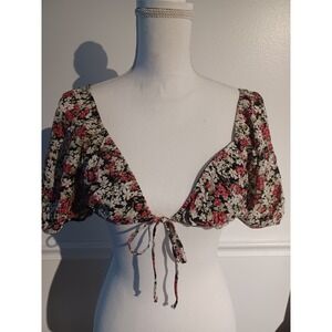 Emory Park Black Floral Crop Womens Top Sz Small NWT‎